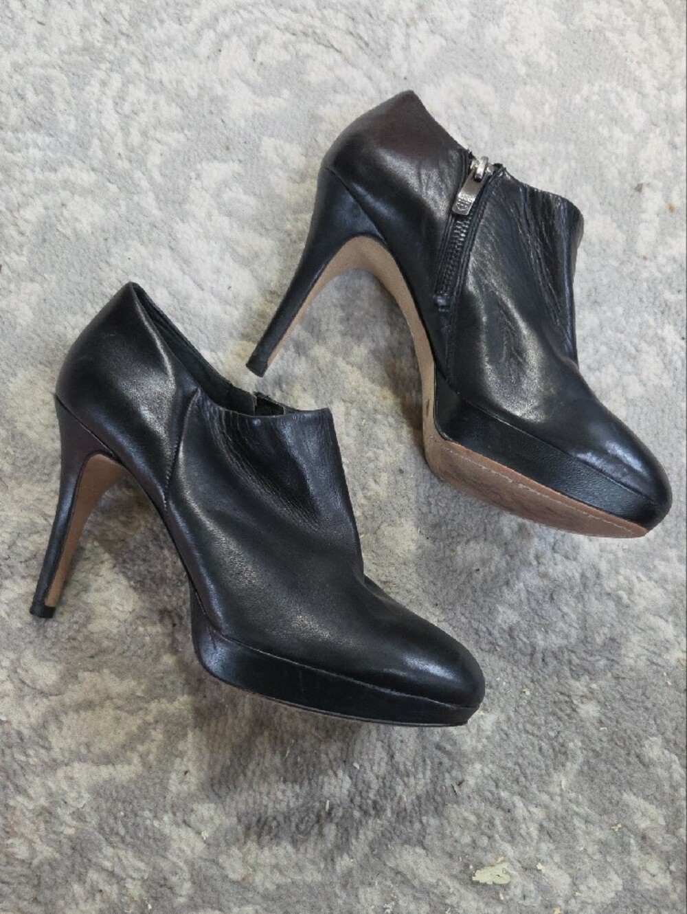 Vince Camuto Black Leather Side-Zip Ankle Booties - Picture 3 of 9